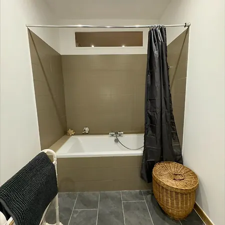 Apartment Grand Appt En Duplex, 3 Chambres, Balcon *